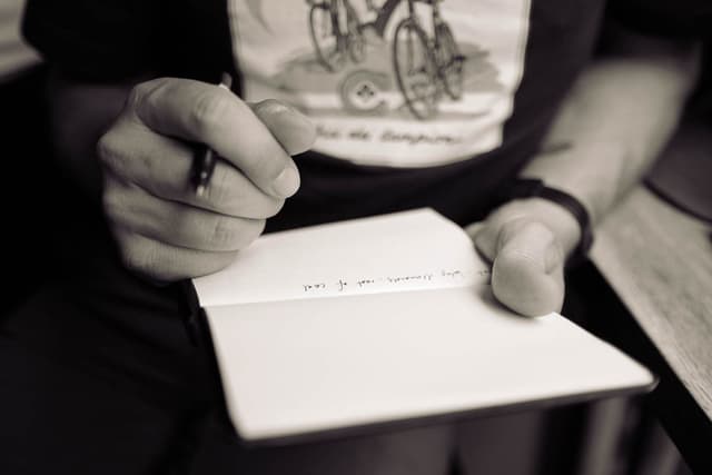 Apa Style Notes Do Paraphrases Need Page Numbers in APA, MLA, and Chicago? [2026 ...